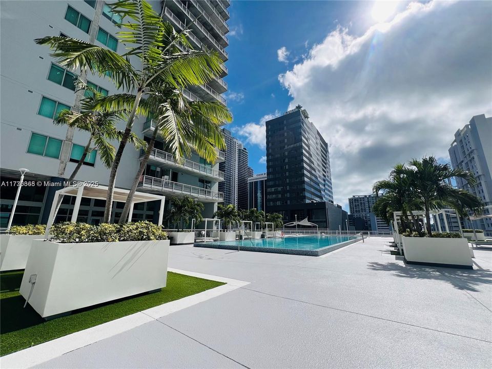 Recently Rented: $3,100 (1 beds, 1 baths, 795 Square Feet)