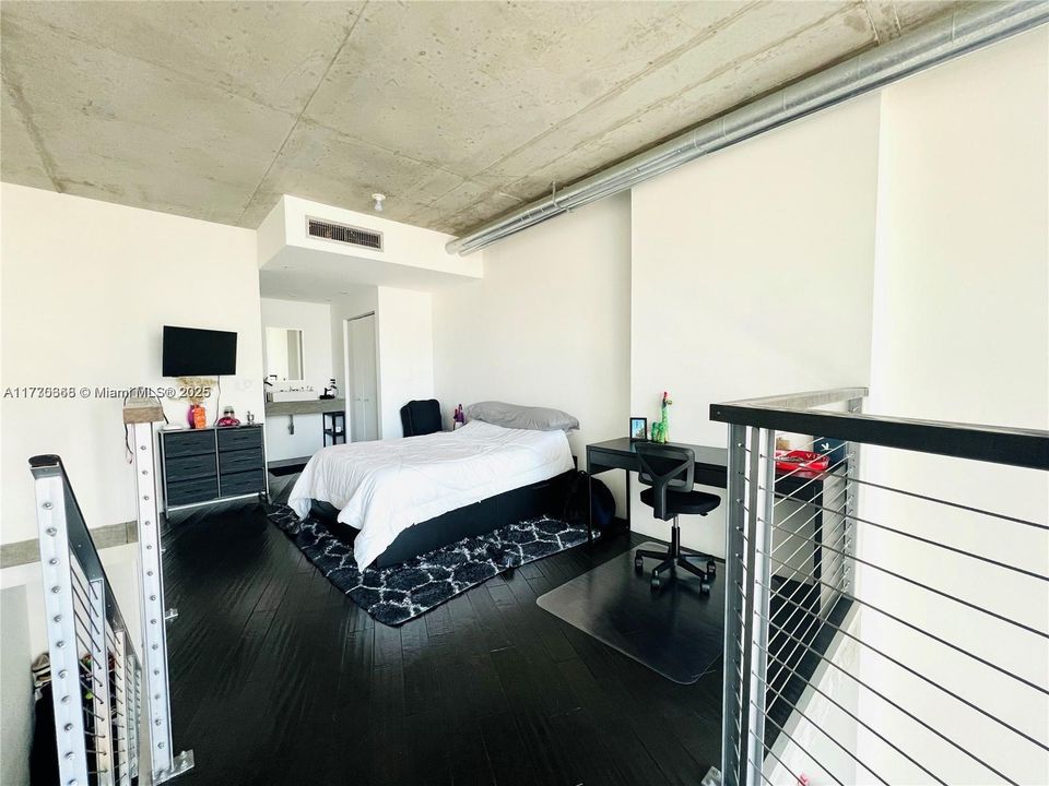 Recently Rented: $3,100 (1 beds, 1 baths, 795 Square Feet)