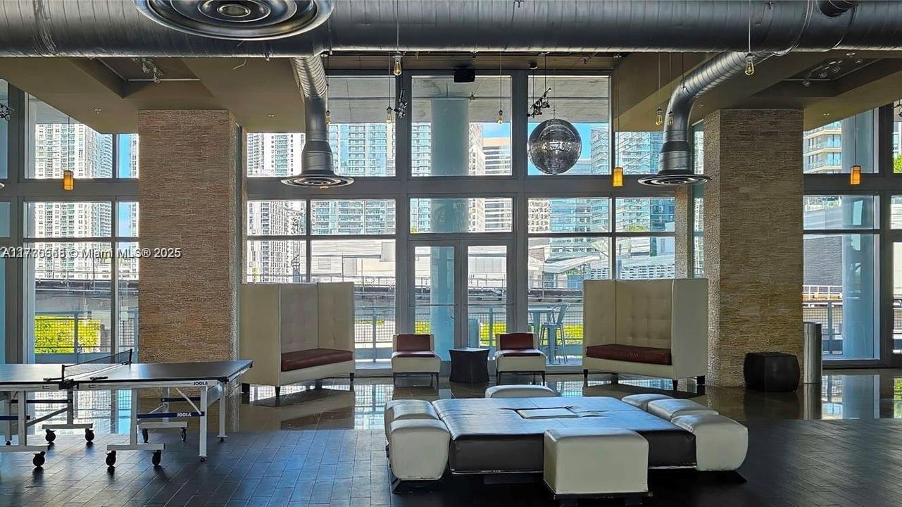 Recently Rented: $3,100 (1 beds, 1 baths, 795 Square Feet)