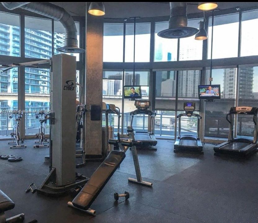 Recently Rented: $3,100 (1 beds, 1 baths, 795 Square Feet)