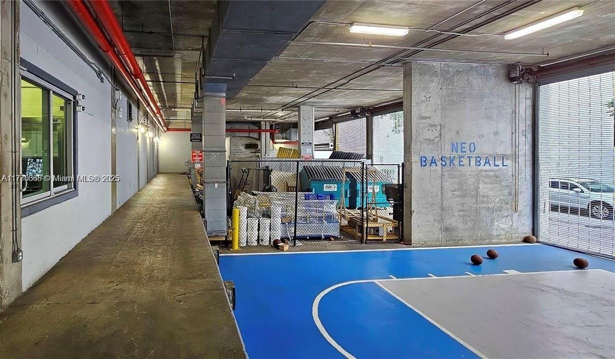 Recently Rented: $3,100 (1 beds, 1 baths, 795 Square Feet)