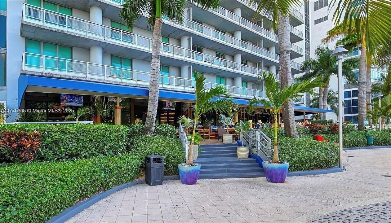 Recently Rented: $3,100 (1 beds, 1 baths, 795 Square Feet)