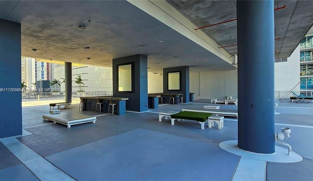 Recently Rented: $3,100 (1 beds, 1 baths, 795 Square Feet)