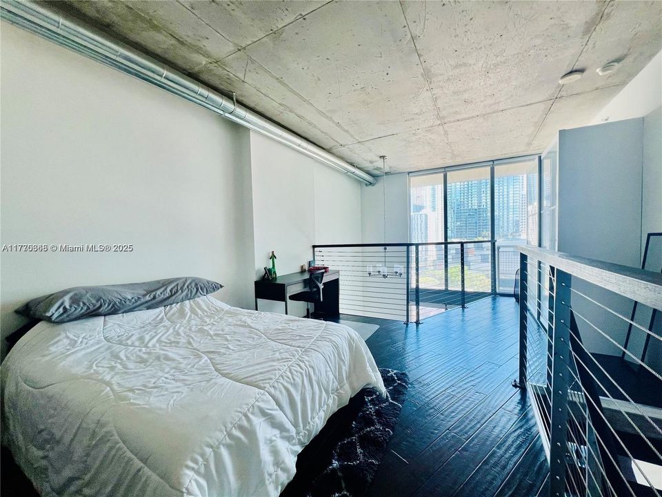 Recently Rented: $3,100 (1 beds, 1 baths, 795 Square Feet)