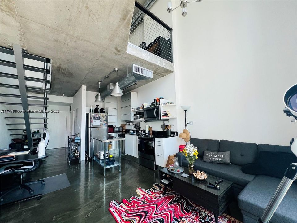 Recently Rented: $3,100 (1 beds, 1 baths, 795 Square Feet)