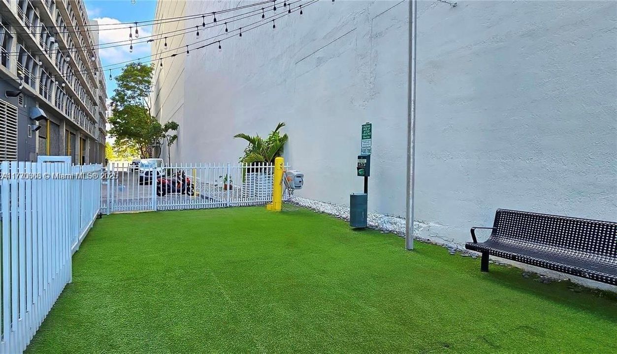 Recently Rented: $3,100 (1 beds, 1 baths, 795 Square Feet)