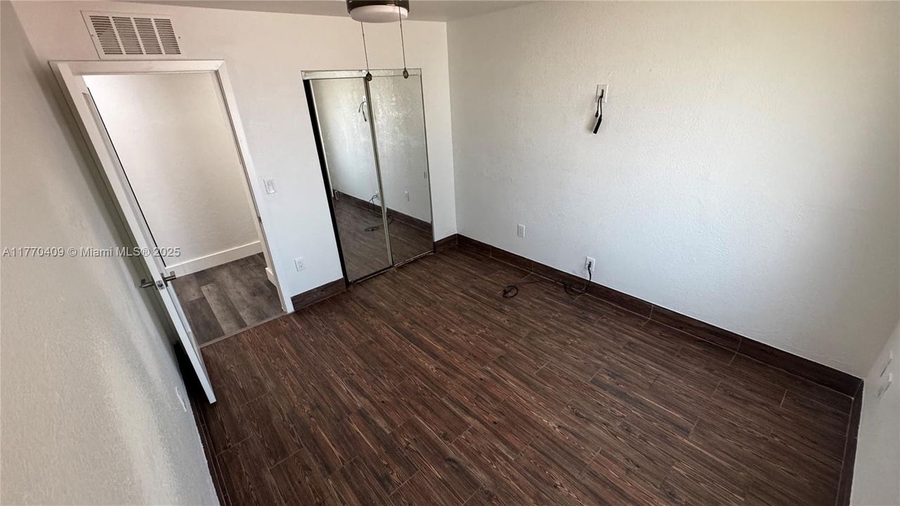 Recientemente alquilado: $2,500 (2 camas, 1 baños, 960 Pies cuadrados)