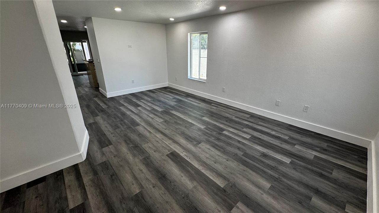 Recientemente alquilado: $2,500 (2 camas, 1 baños, 960 Pies cuadrados)