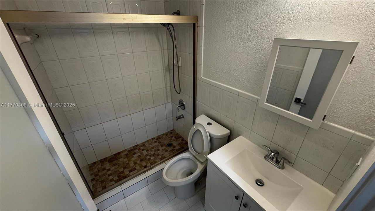 Recientemente alquilado: $2,500 (2 camas, 1 baños, 960 Pies cuadrados)