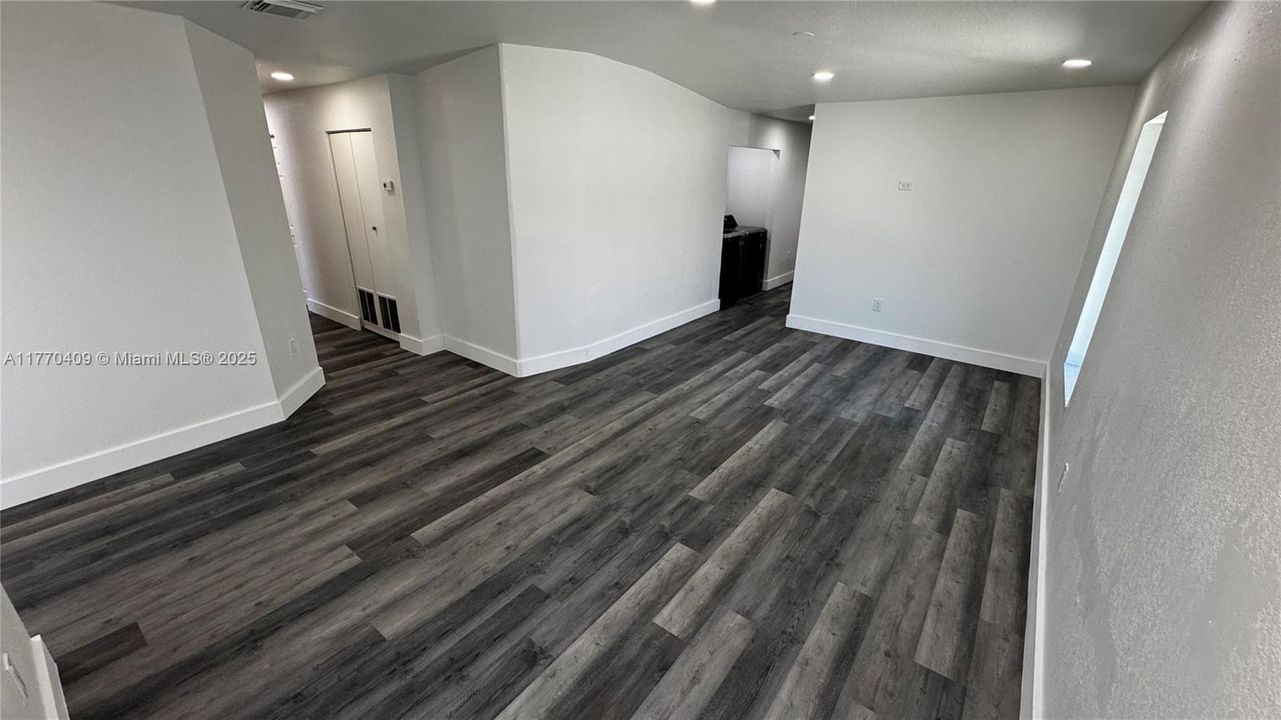 Recientemente alquilado: $2,500 (2 camas, 1 baños, 960 Pies cuadrados)