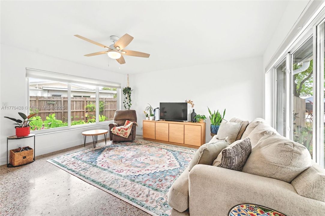 Vendido Recientemente: $569,000 (3 camas, 2 baños, 1520 Pies cuadrados)