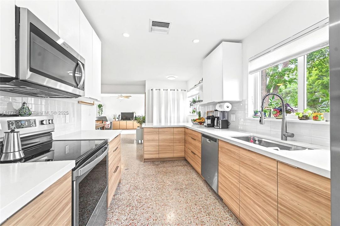 Vendido Recientemente: $569,000 (3 camas, 2 baños, 1520 Pies cuadrados)