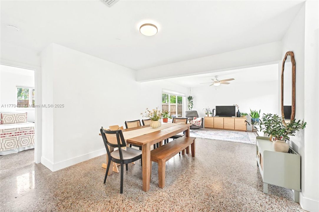 Vendido Recientemente: $569,000 (3 camas, 2 baños, 1520 Pies cuadrados)