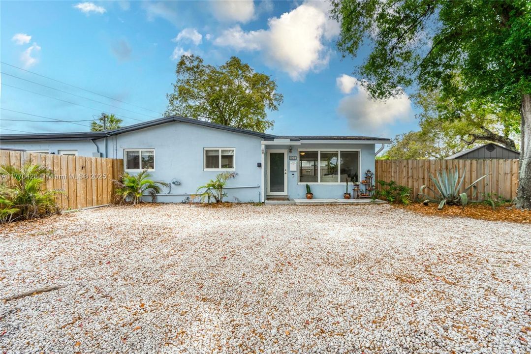 Vendido Recientemente: $569,000 (3 camas, 2 baños, 1520 Pies cuadrados)