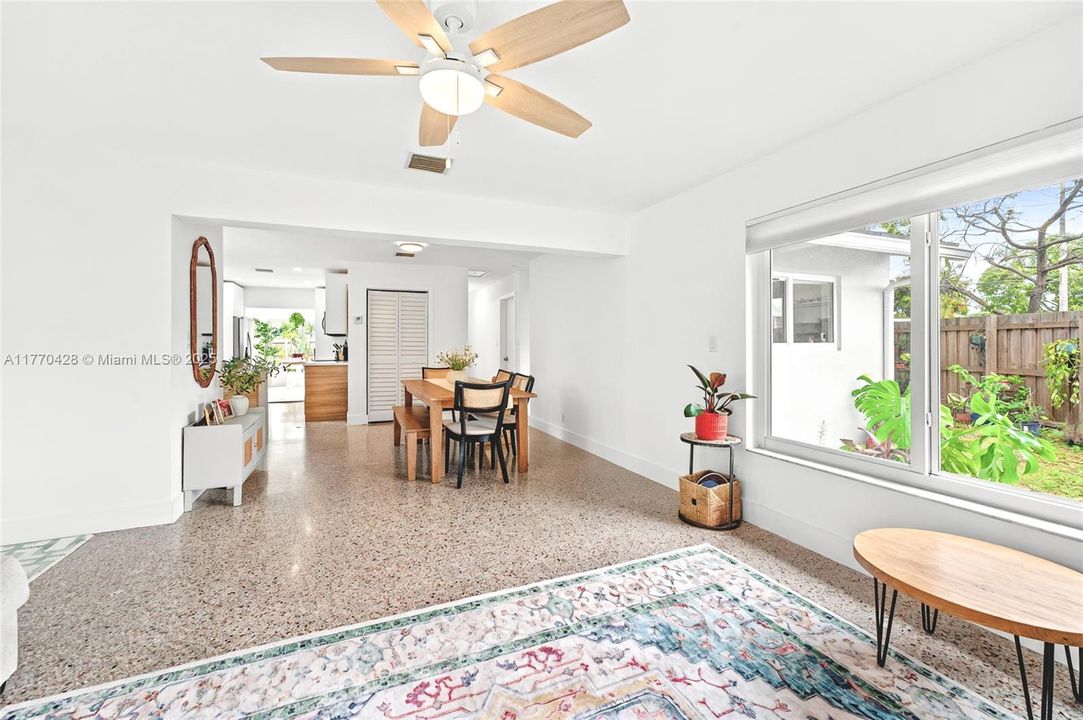 Vendido Recientemente: $569,000 (3 camas, 2 baños, 1520 Pies cuadrados)