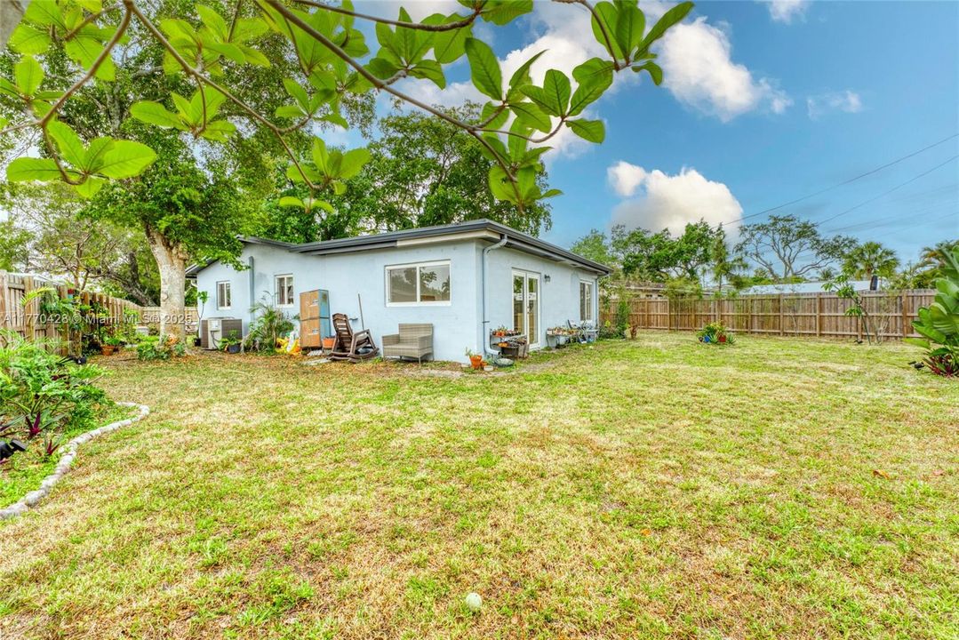 Vendido Recientemente: $569,000 (3 camas, 2 baños, 1520 Pies cuadrados)