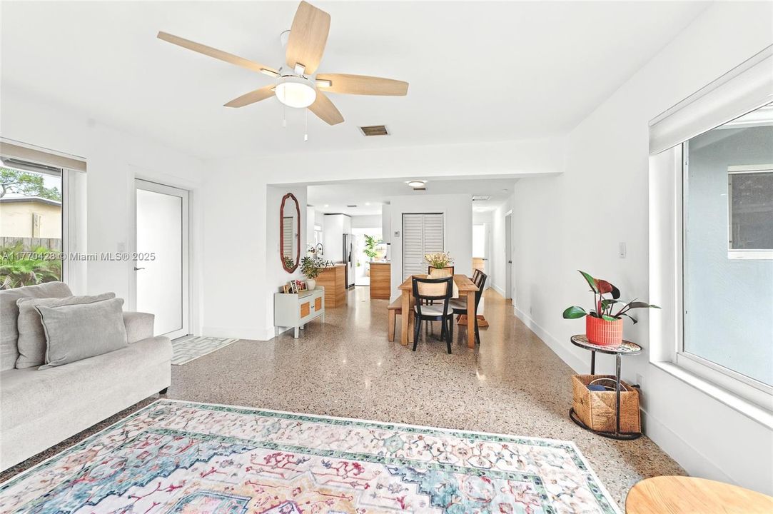 Vendido Recientemente: $569,000 (3 camas, 2 baños, 1520 Pies cuadrados)