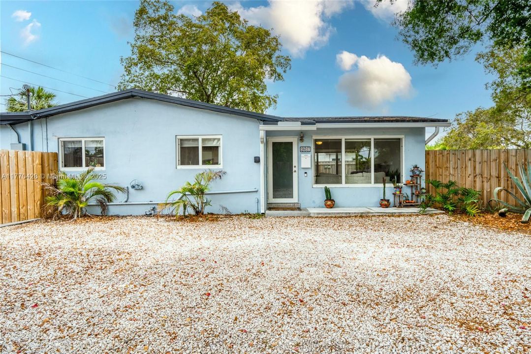 Vendido Recientemente: $569,000 (3 camas, 2 baños, 1520 Pies cuadrados)