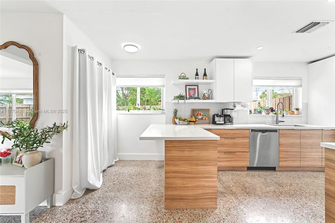 Vendido Recientemente: $569,000 (3 camas, 2 baños, 1520 Pies cuadrados)