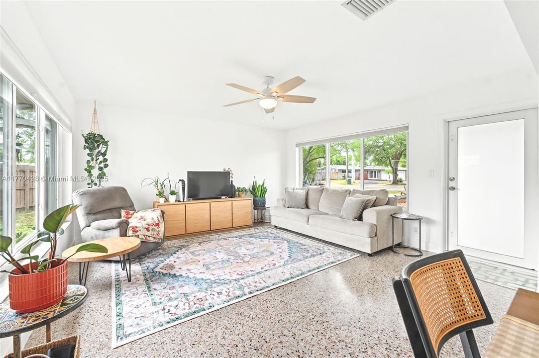 Vendido Recientemente: $569,000 (3 camas, 2 baños, 1520 Pies cuadrados)