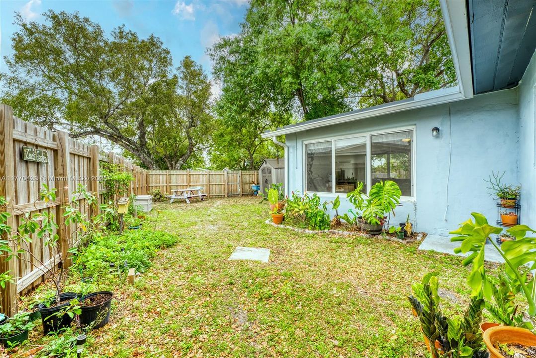 Vendido Recientemente: $569,000 (3 camas, 2 baños, 1520 Pies cuadrados)