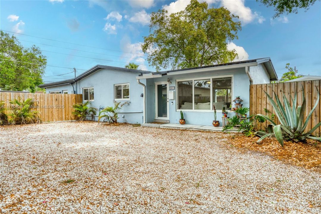 Vendido Recientemente: $569,000 (3 camas, 2 baños, 1520 Pies cuadrados)