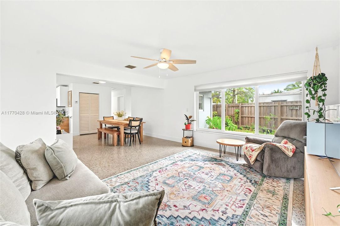 Vendido Recientemente: $569,000 (3 camas, 2 baños, 1520 Pies cuadrados)