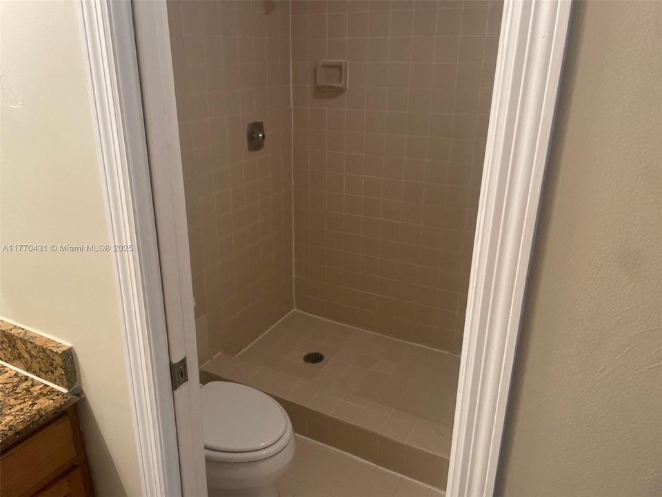 Недавно продано: $361,000 (2 спален, 2 ванн, 1258 Квадратных фут)