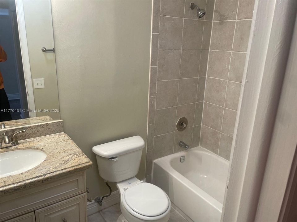 Недавно продано: $361,000 (2 спален, 2 ванн, 1258 Квадратных фут)