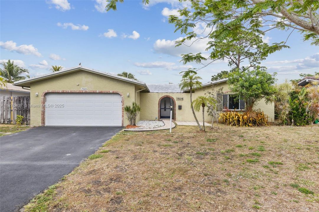 Recently Sold: $533,000 (3 beds, 2 baths, 2195 Square Feet)