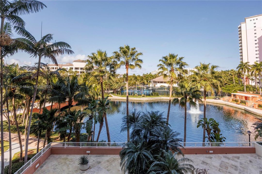 For Sale: $3,100,000 (3 beds, 4 baths, 3091 Square Feet)
