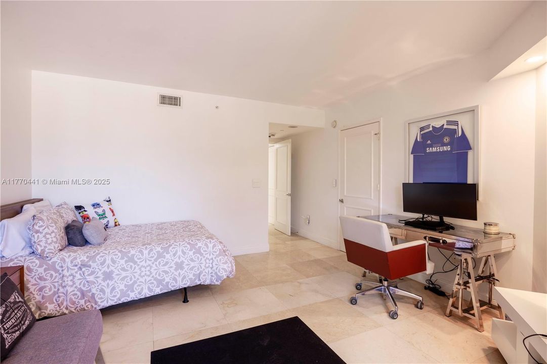 For Sale: $3,100,000 (3 beds, 4 baths, 3091 Square Feet)
