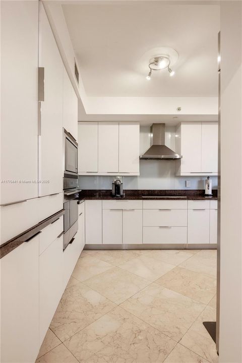 For Sale: $3,100,000 (3 beds, 4 baths, 3091 Square Feet)