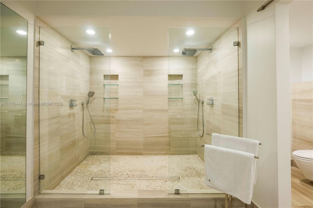 For Sale: $3,100,000 (3 beds, 4 baths, 3091 Square Feet)