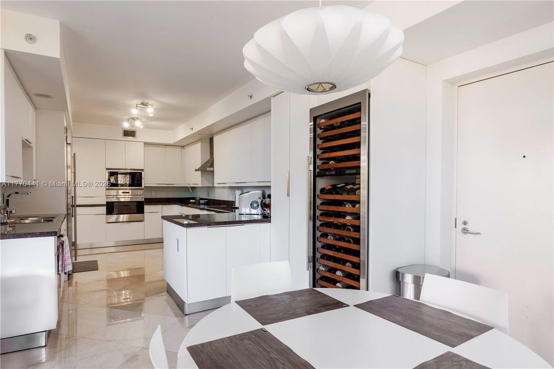 For Sale: $3,100,000 (3 beds, 4 baths, 3091 Square Feet)