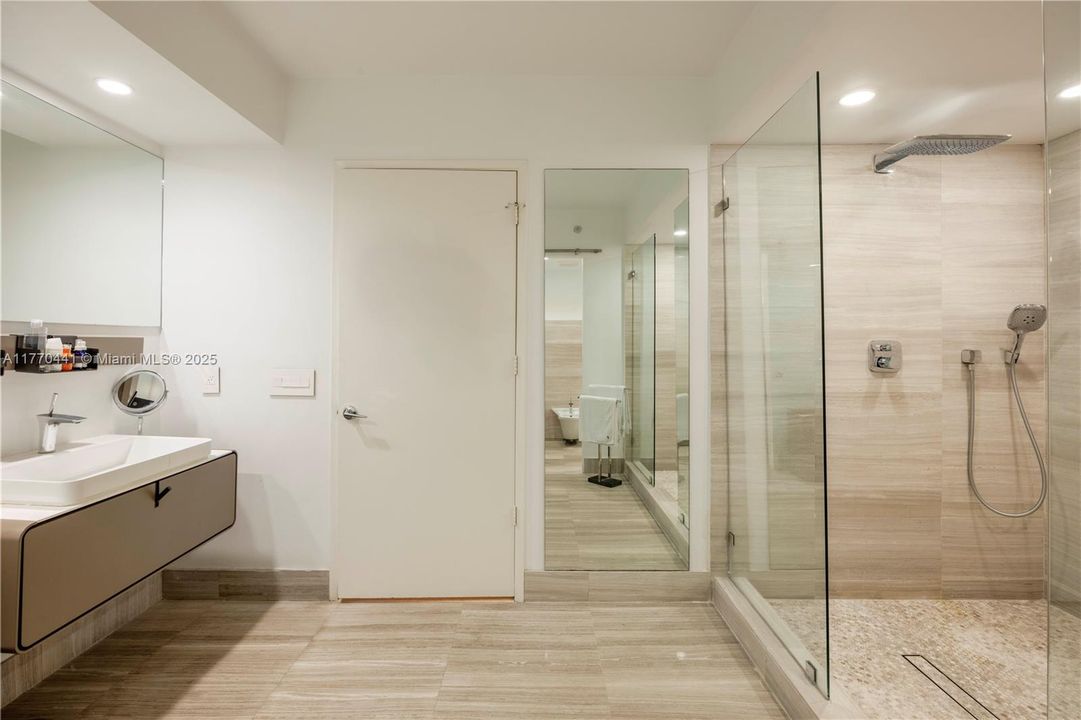 For Sale: $3,100,000 (3 beds, 4 baths, 3091 Square Feet)