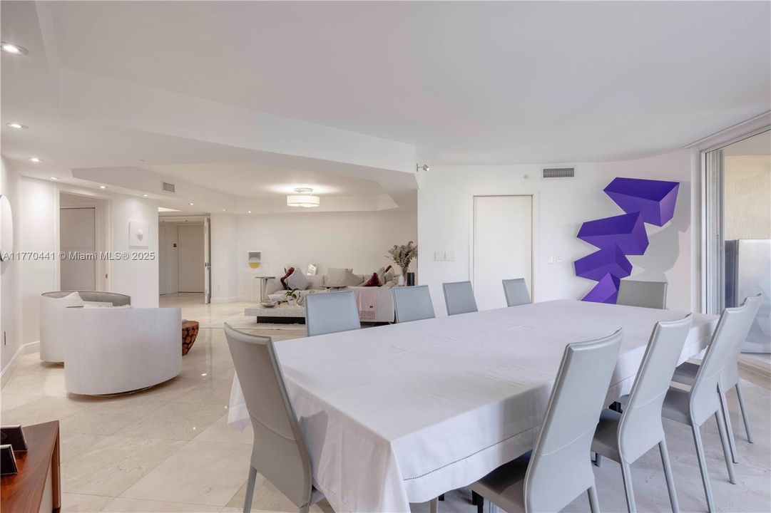 For Sale: $3,100,000 (3 beds, 4 baths, 3091 Square Feet)