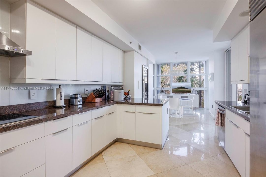 For Sale: $3,100,000 (3 beds, 4 baths, 3091 Square Feet)