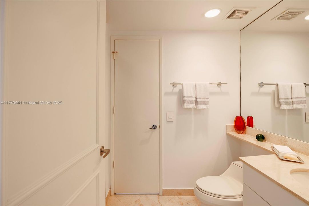For Sale: $3,100,000 (3 beds, 4 baths, 3091 Square Feet)