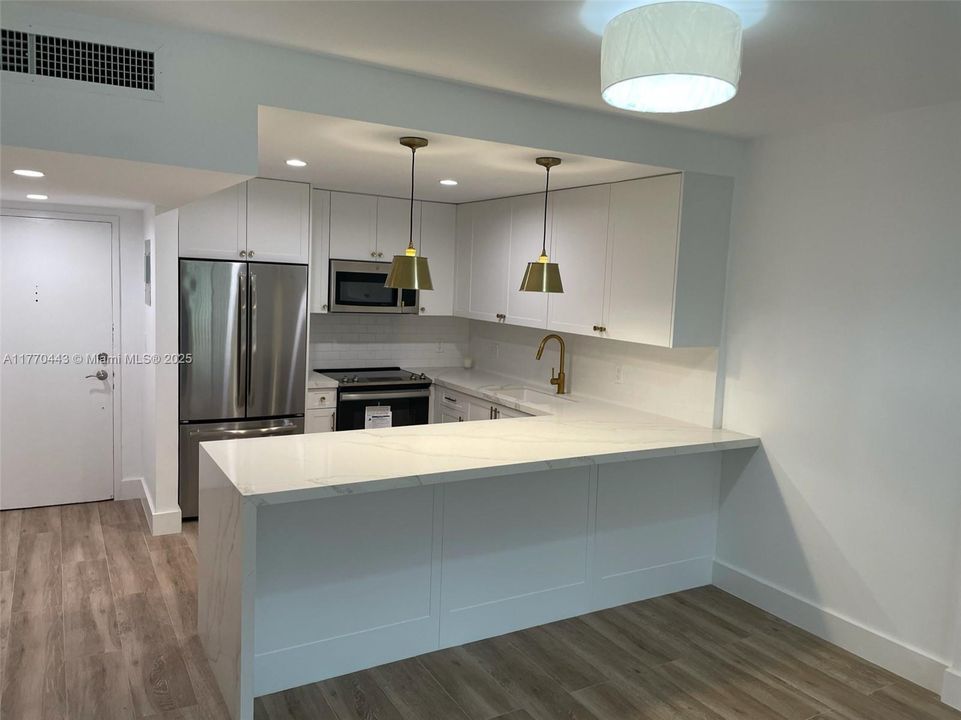 For Sale: $399,000 (1 beds, 1 baths, 744 Square Feet)