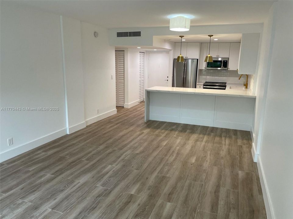 For Sale: $399,000 (1 beds, 1 baths, 744 Square Feet)