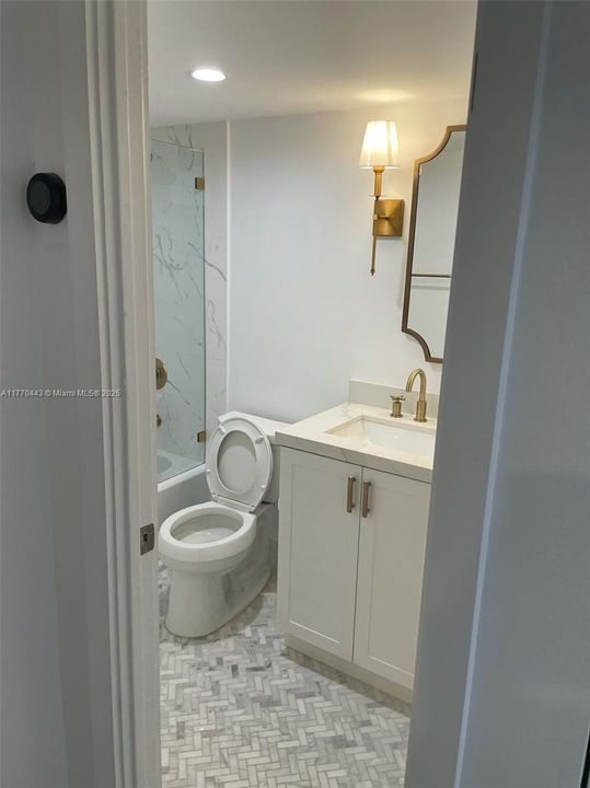 For Sale: $399,000 (1 beds, 1 baths, 744 Square Feet)