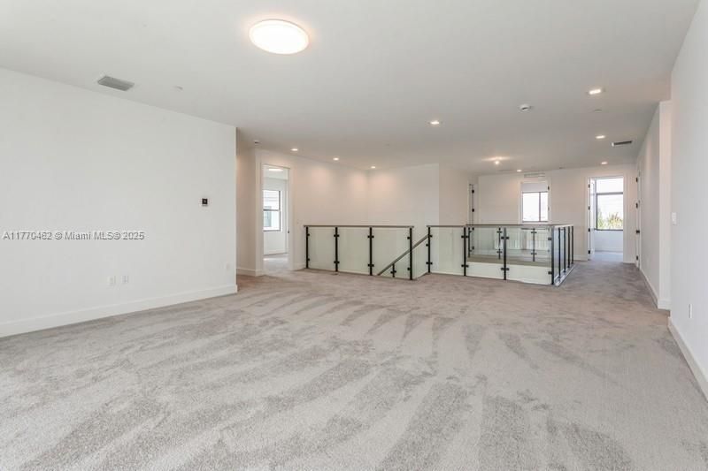 Recently Sold: $2,748,000 (5 beds, 5 baths, 5260 Square Feet)