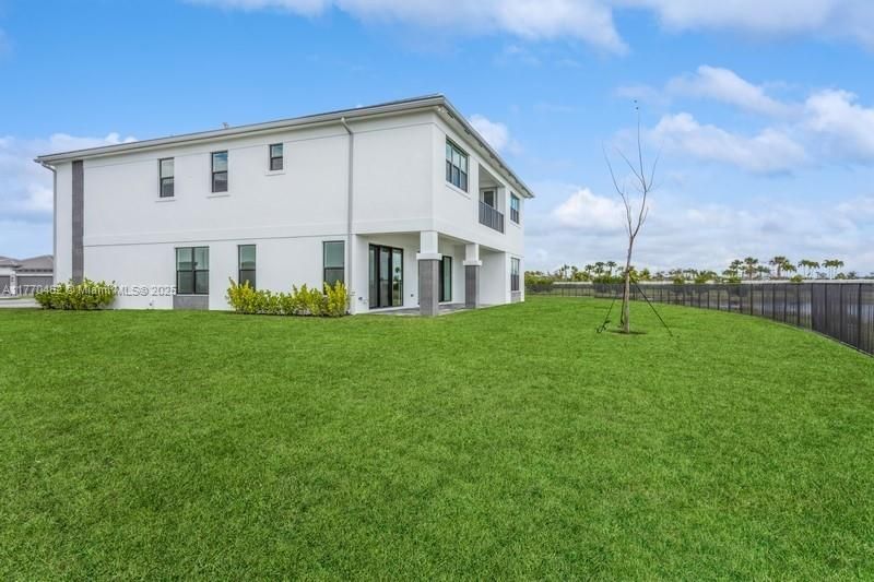 Recently Sold: $2,748,000 (5 beds, 5 baths, 5260 Square Feet)