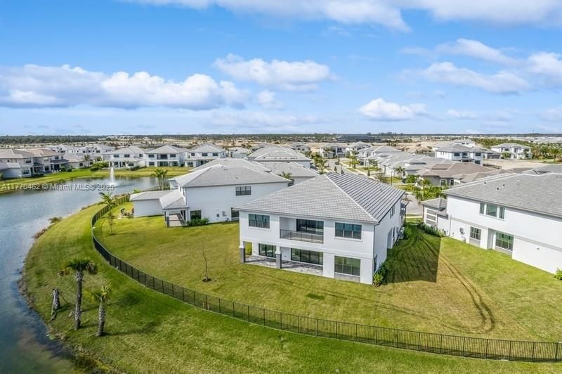 Recently Sold: $2,748,000 (5 beds, 5 baths, 5260 Square Feet)