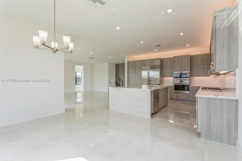 Recently Sold: $2,748,000 (5 beds, 5 baths, 5260 Square Feet)