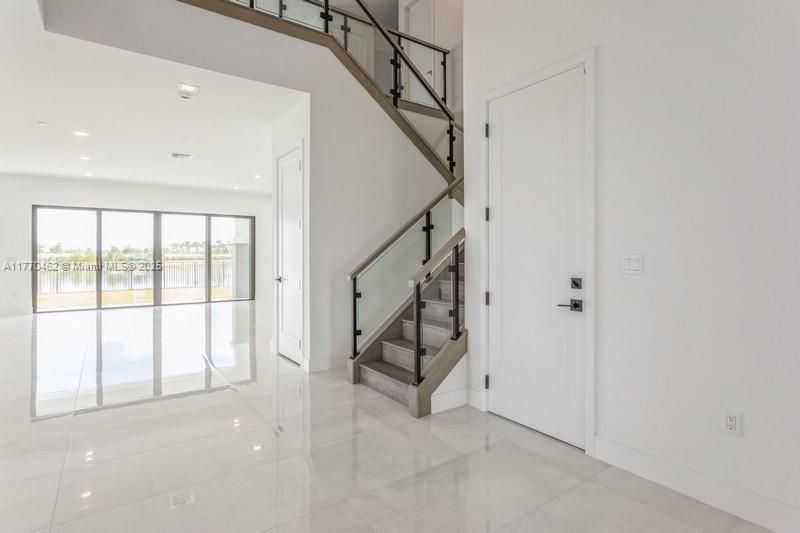 Recently Sold: $2,748,000 (5 beds, 5 baths, 5260 Square Feet)