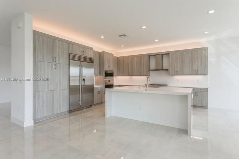 Recently Sold: $2,748,000 (5 beds, 5 baths, 5260 Square Feet)