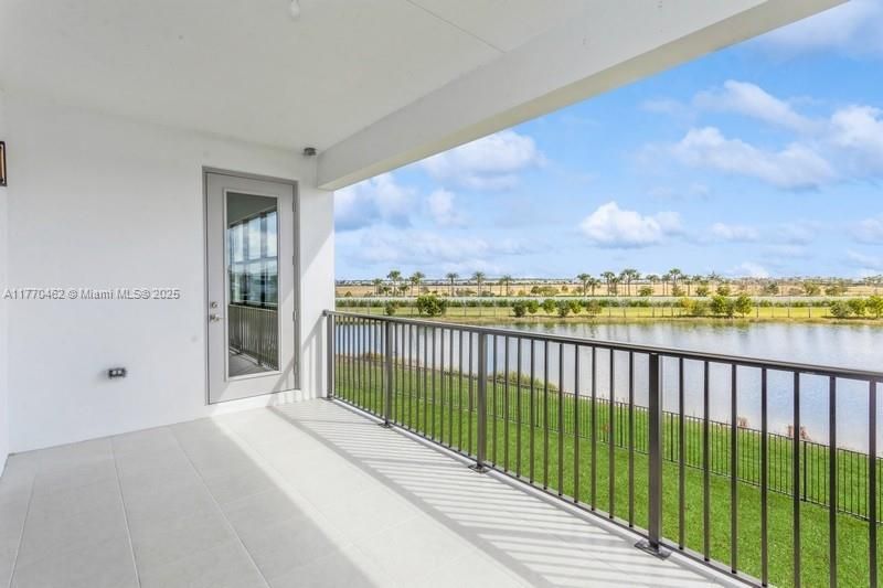 Recently Sold: $2,748,000 (5 beds, 5 baths, 5260 Square Feet)