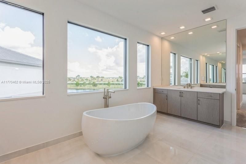 Recently Sold: $2,748,000 (5 beds, 5 baths, 5260 Square Feet)